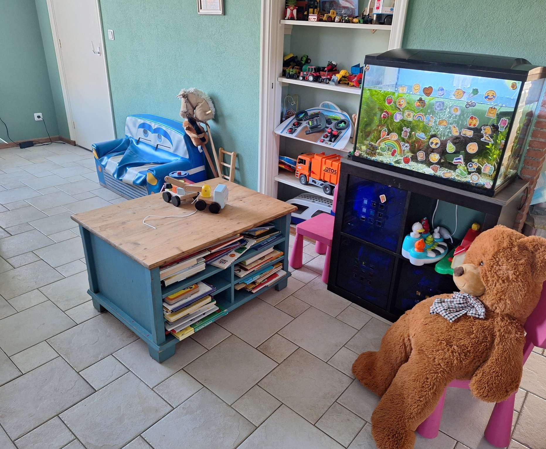 In de woonkeuken. Waar de kindjes spelen