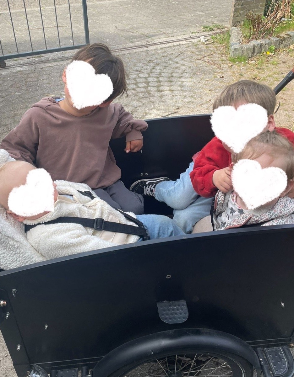 Gezellig samen fietsen in de bakfiets