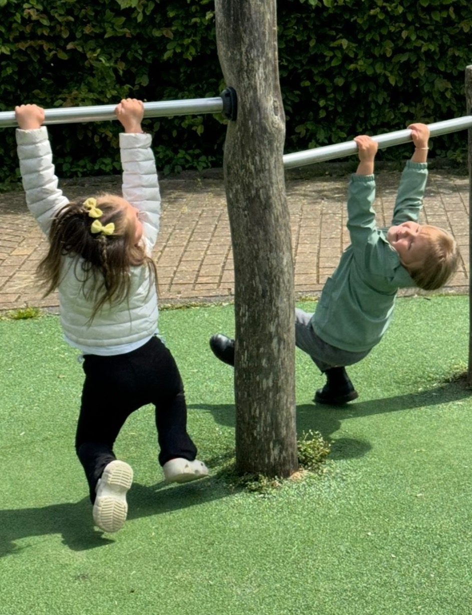Lekker in de speeltuin spelen 