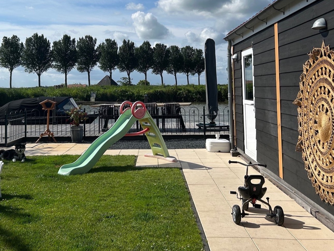 Wij wonen mooi aan het water